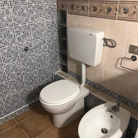 洛坎达比特莱斯旅馆 招待所 圣雷默