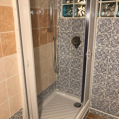 洛坎达比特莱斯旅馆 招待所 圣雷默